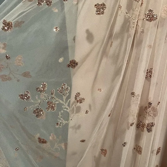 Soieblu gown size large (8/10). Pale pink with gold glitter flowers and hearts - Picture 5 of 10